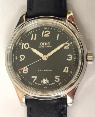 Oris 7490 Classic Constantine automatic wrist watch in a stainless steel case with a black leather strap and silvered buckle. Sapphire crystal over a black dial with chromed luminous hours with matching luminous insert hands and red tipped sweep seconds with date display at 6 o/c. Oris 633 25 jewel automatic movement based on ETA 2824-2 with screw-on case back numbered 22-63012 water resistant to 30m.