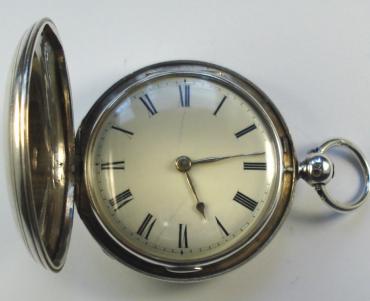 English silver cased key wound verge full hunter pocket watch by Carter of Rochford, hallmarked throughout for London c1838. White enamel dial with slight hairline cracking, black roman hours and gilt spear and poker hands. Engraved back plate signed and numbered #6229 with undecorated cock piece and gem end stone.