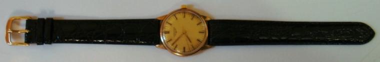 Gents 9ct gold Longines 6942 manual wind wrist watch c1973, mounted on a French Black Crocodile strap. Gold coloured dial with gold and black insert hands and hour markers and sweep second hand. 17 jewel unadjusted movement numbered 52019768 housed in a 9ct gold Baume case numbered #78614.